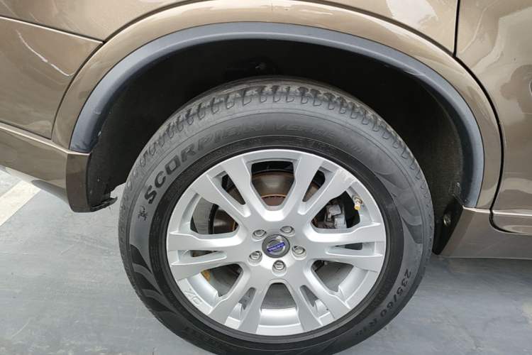 Used Volvo XC Classic 2014 T5 Luxury Edition Right Rear Wheel Hub