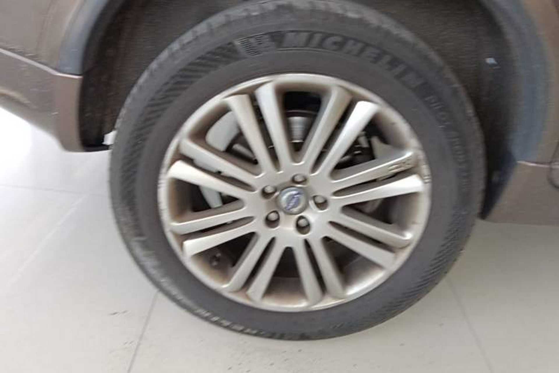 Used Volvo XC Classic 2014 T5 Executive Edition Right Rear Wheel Hub