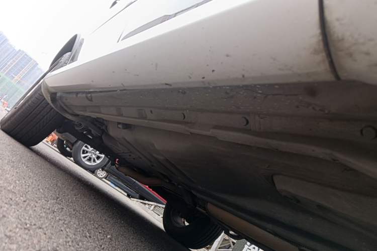 Used Volvo XC Classic 2014 T5 Luxury Edition Right Side Sill