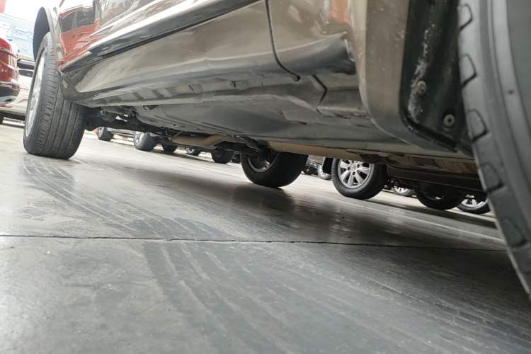 Used Volvo XC Classic 2014 T5 Luxury Edition Right Side Sill