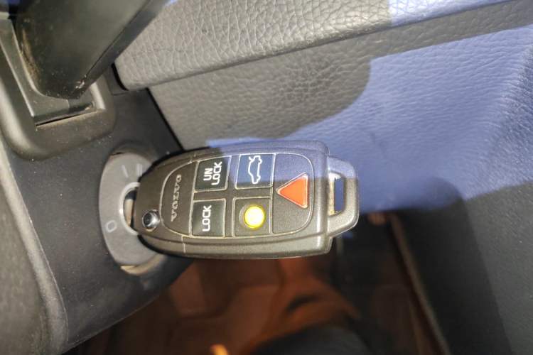 Used Volvo XC Classic 2014 T5 Luxury Edition Vehicle Key