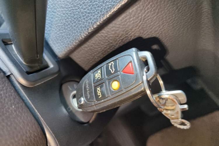 Used Volvo XC Classic 2014 T5 Executive Edition Vehicle Key