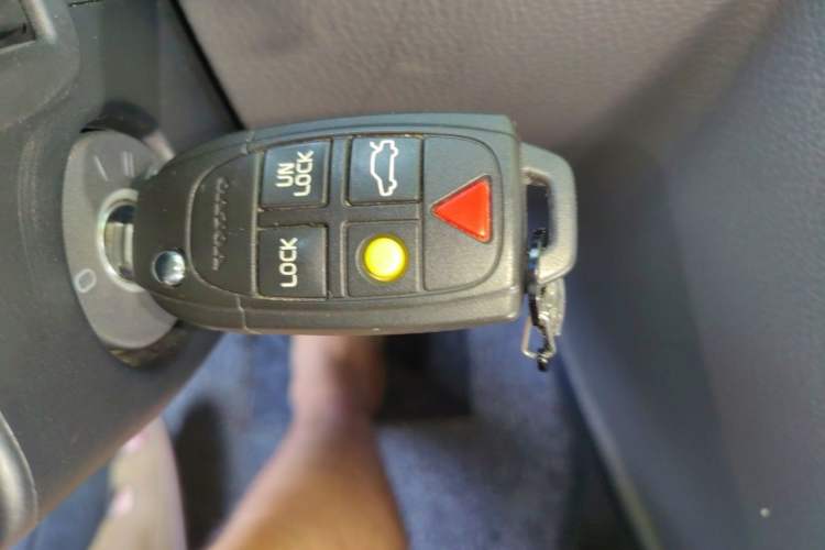 Used Volvo XC Classic 2014 T5 Luxury Edition Vehicle Key
