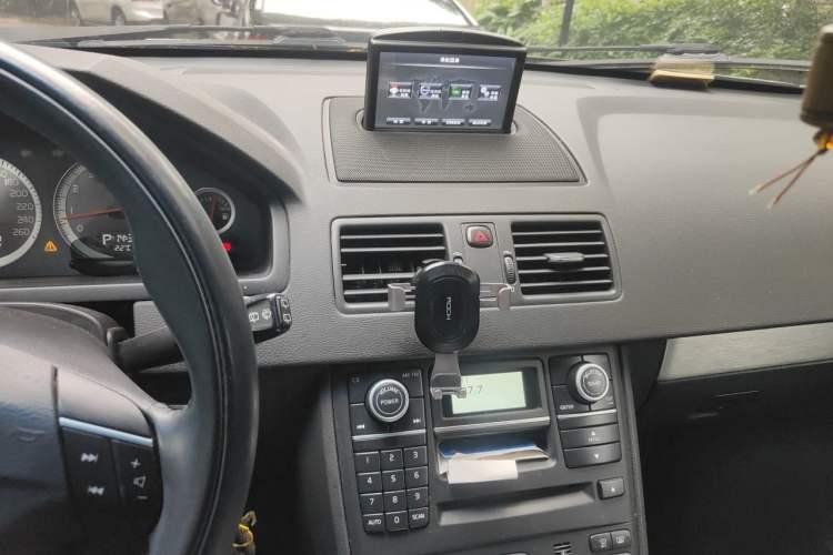 Used Volvo XC Classic 2014 T5 Luxury Edition Audio And AC Panel