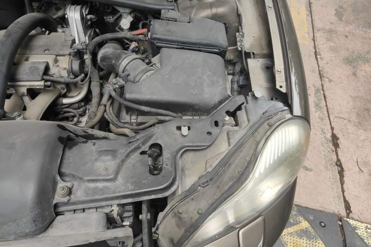 Used Volvo XC Classic 2014 T5 Luxury Edition Engine Bay Left