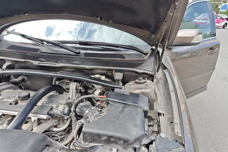 Used Volvo XC Classic 2014 T5 Luxury Edition Engine Bay Left