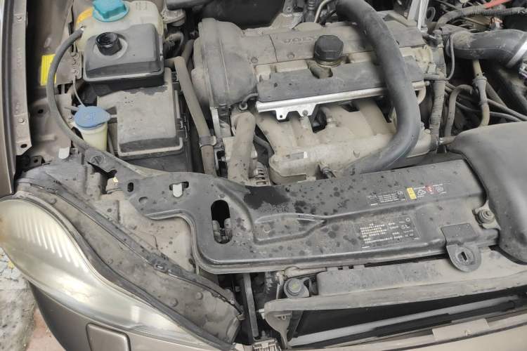 Used Volvo XC Classic 2014 T5 Luxury Edition Engine Bay Right