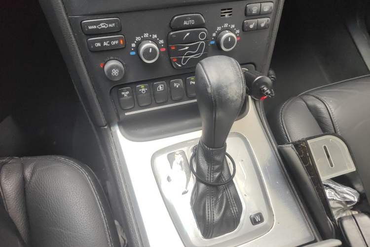 Used Volvo XC Classic 2014 T5 Luxury Edition Gear Lever