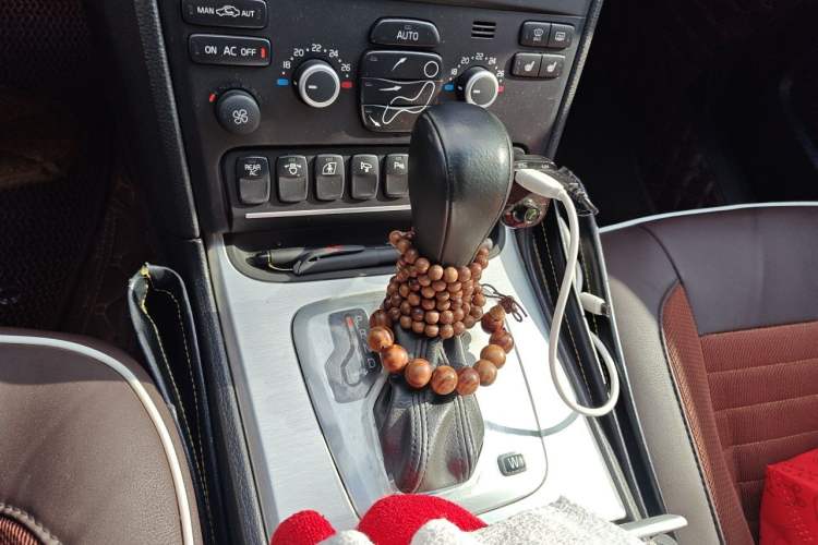 Used Volvo XC Classic 2014 T5 Luxury Edition Gear Lever