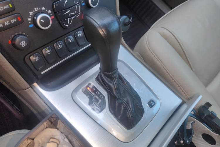 Used Volvo XC Classic 2014 T5 Luxury Edition Gear Lever