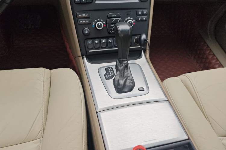 Used Volvo XC Classic 2014 T5 Luxury Edition Gear Lever