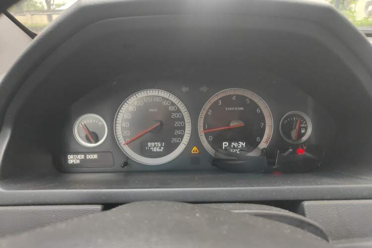 Used Volvo XC Classic 2014 T5 Luxury Edition Instrument Cluster