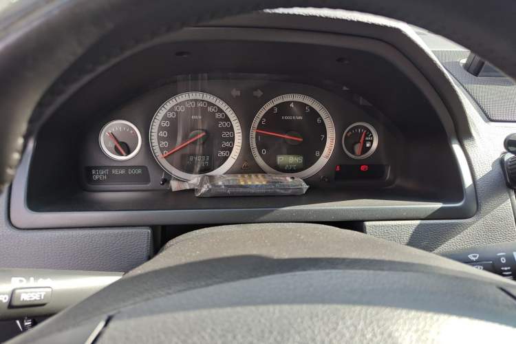 Used Volvo XC Classic 2014 T5 Luxury Edition Instrument Cluster