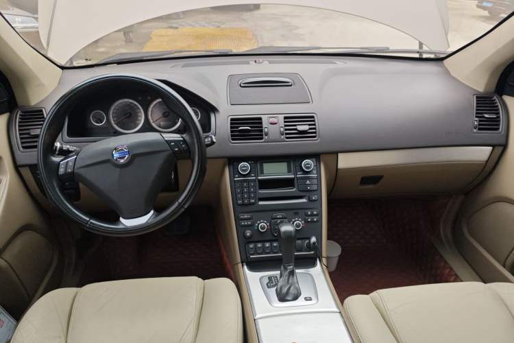 Used Volvo XC Classic 2014 T5 Luxury Edition Interior 2