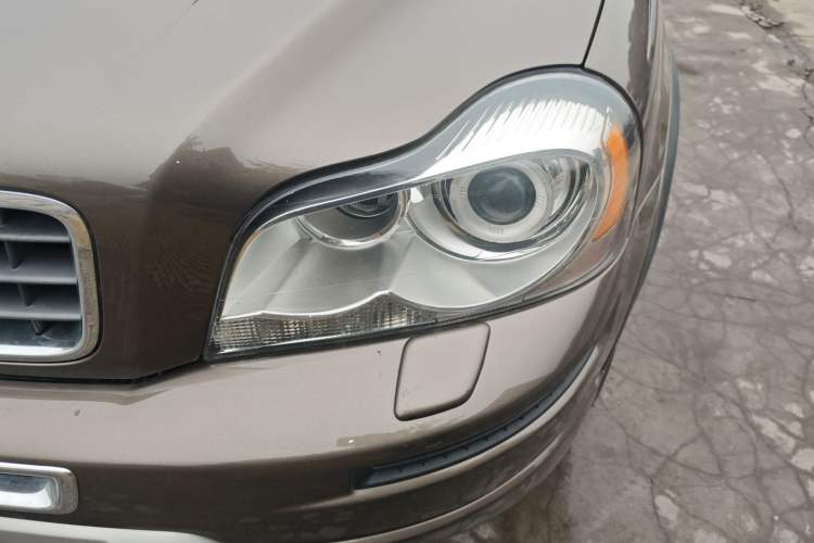 Used Volvo XC Classic 2014 T5 Luxury Edition Left Front Headlight