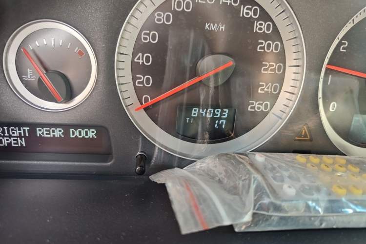 Used Volvo XC Classic 2014 T5 Luxury Edition Odometer Close Up