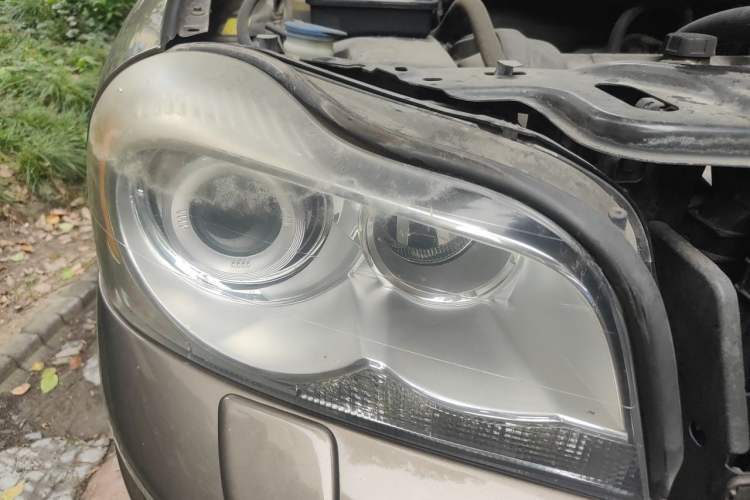 Used Volvo XC Classic 2014 T5 Luxury Edition Right Front Headlight