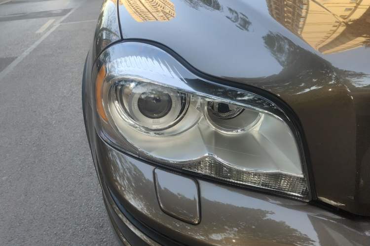 Used Volvo XC Classic 2014 T5 Luxury Edition Right Front Headlight