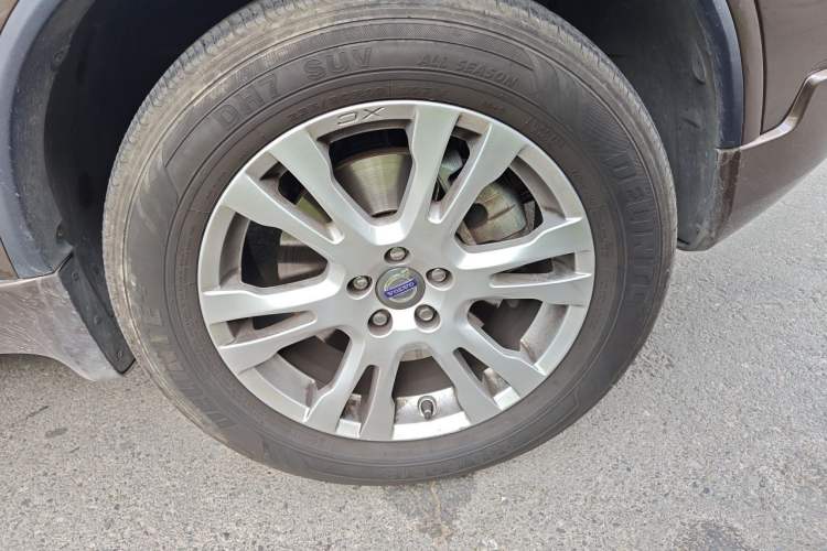 Used Volvo XC Classic 2014 T5 Luxury Edition Right Front Wheel Hub