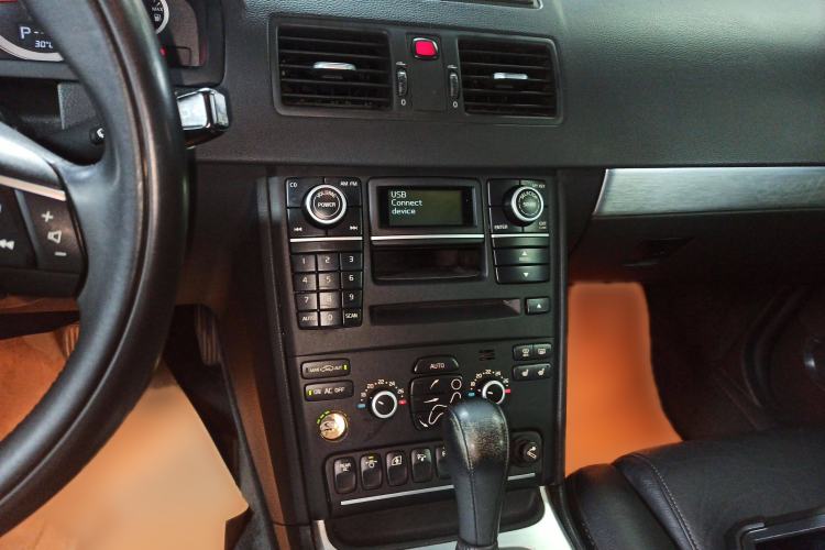 Used Volvo XC Classic 2014 T5 Luxury Edition Audio And AC Panel