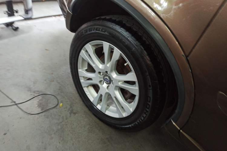 Used Volvo XC Classic 2014 T5 Luxury Edition Exterior 8