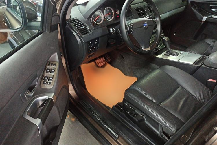 Used Volvo XC Classic 2014 T5 Luxury Edition Interior 3