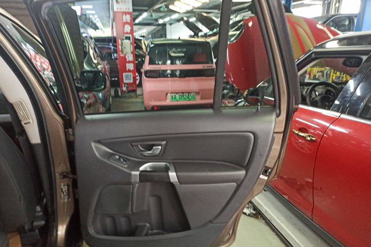 Used Volvo XC Classic 2014 T5 Luxury Edition Interior 6