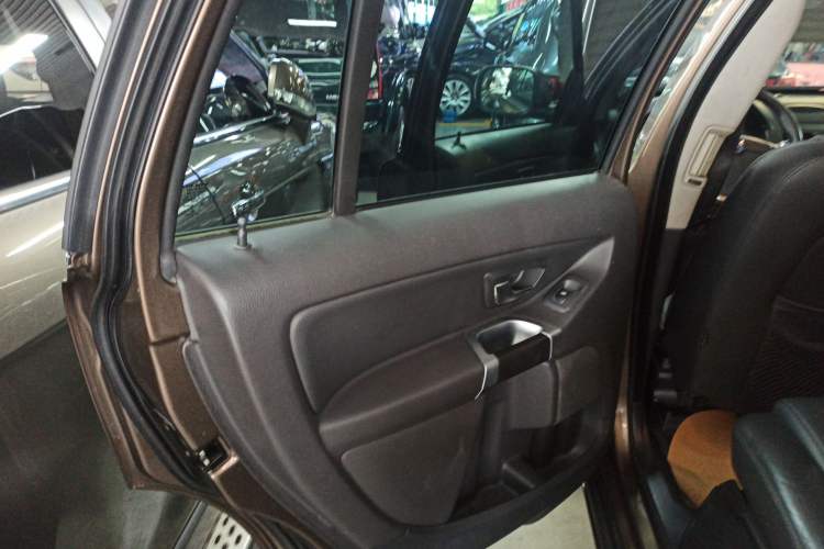 Used Volvo XC Classic 2014 T5 Luxury Edition Interior 8
