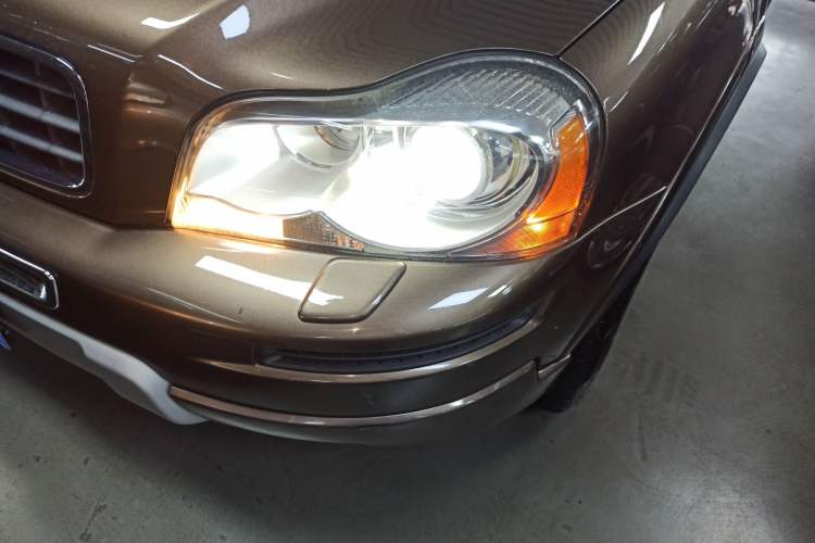 Used Volvo XC Classic 2014 T5 Luxury Edition Left Front Headlight