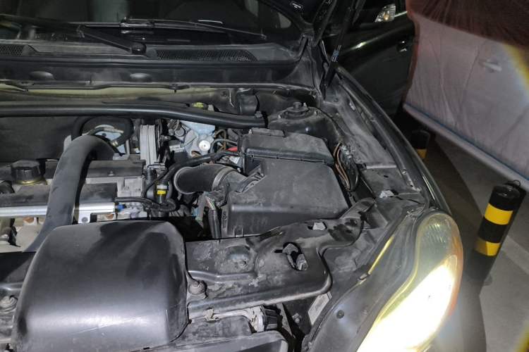 Used Volvo XC Classic 2014 T5 Luxury Edition Engine Bay Left