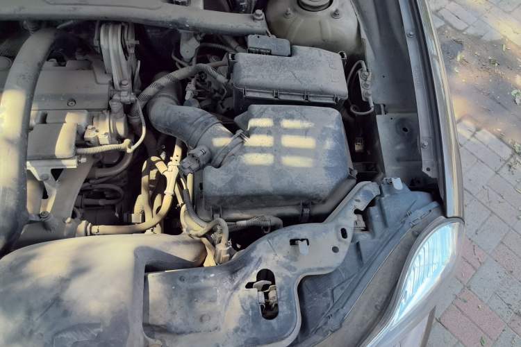 Used Volvo XC Classic 2014 T5 Luxury Edition Engine Bay Left