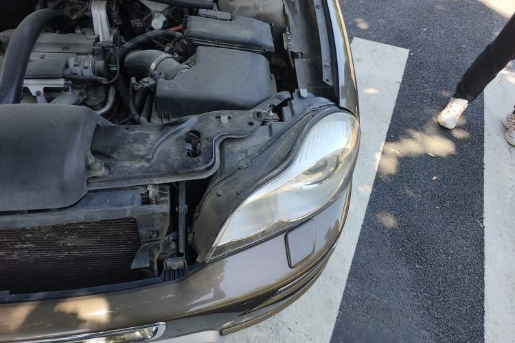 Used Volvo XC Classic 2014 T5 Executive Edition Engine Bay Left