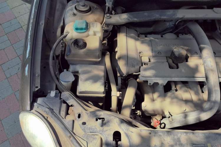 Used Volvo XC Classic 2014 T5 Luxury Edition Engine Bay Right