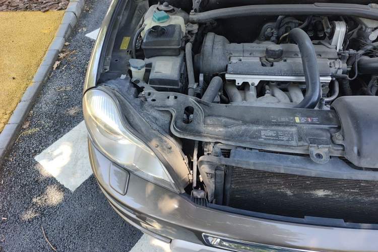 Used Volvo XC Classic 2014 T5 Executive Edition Engine Bay Right