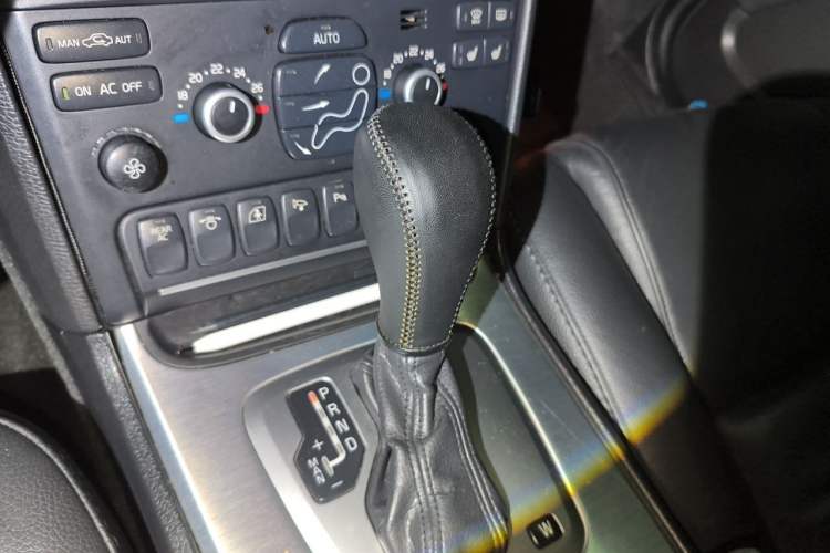 Used Volvo XC Classic 2014 T5 Luxury Edition Gear Lever