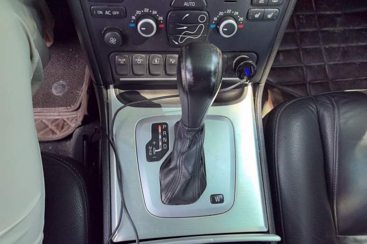 Used Volvo XC Classic 2014 T5 Luxury Edition Gear Lever