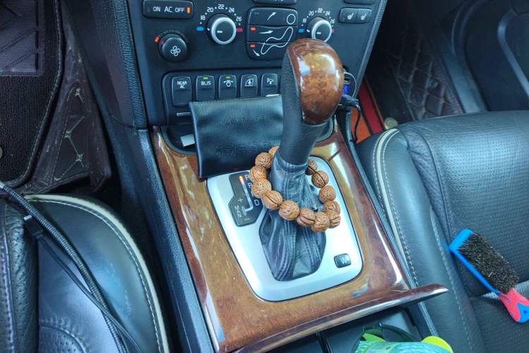 Used Volvo XC Classic 2014 T5 Executive Edition Gear Lever