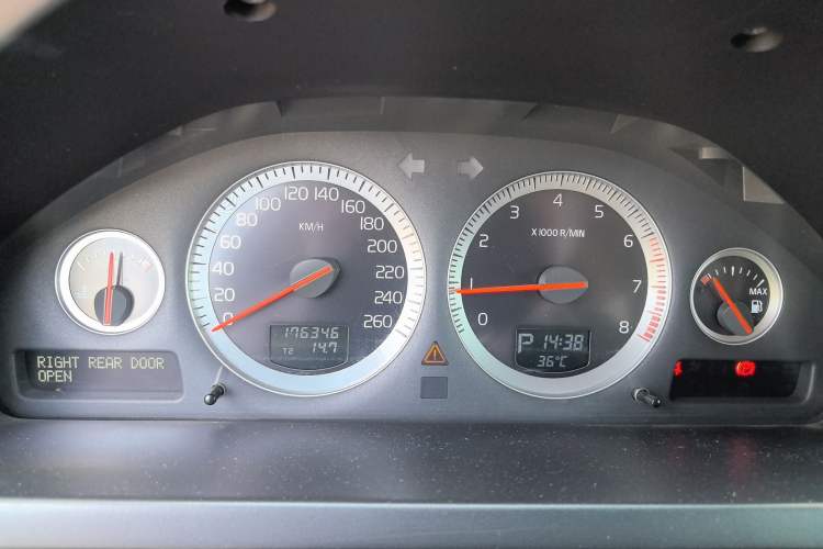 Used Volvo XC Classic 2014 T5 Luxury Edition Instrument Cluster
