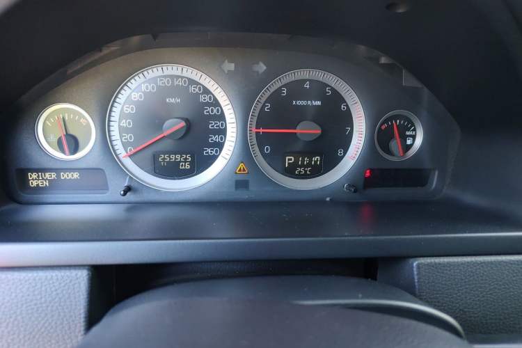 Used Volvo XC Classic 2014 T5 Executive Edition Instrument Cluster