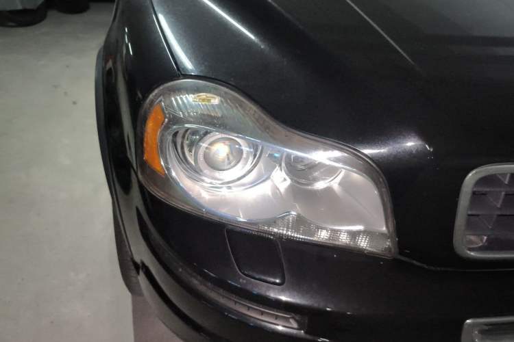 Used Volvo XC Classic 2014 T5 Luxury Edition Right Front Headlight