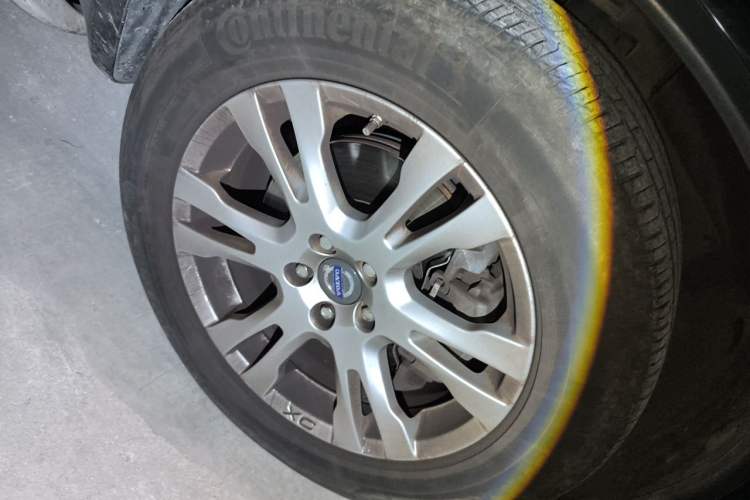 Used Volvo XC Classic 2014 T5 Luxury Edition Right Front Wheel Hub