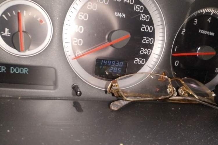 Used Volvo XC Classic 2014 T5 Luxury Edition Odometer Close Up