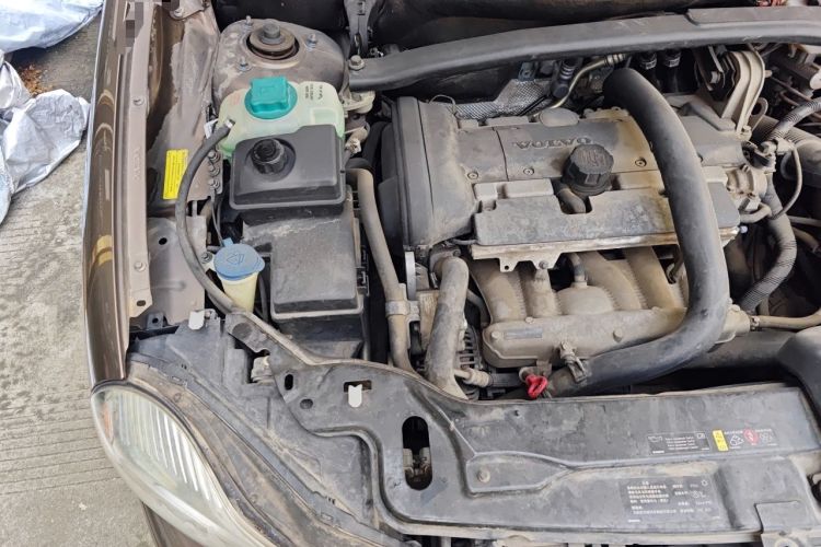 Used Volvo XC Classic 2014 T5 Luxury Edition Engine Bay Right