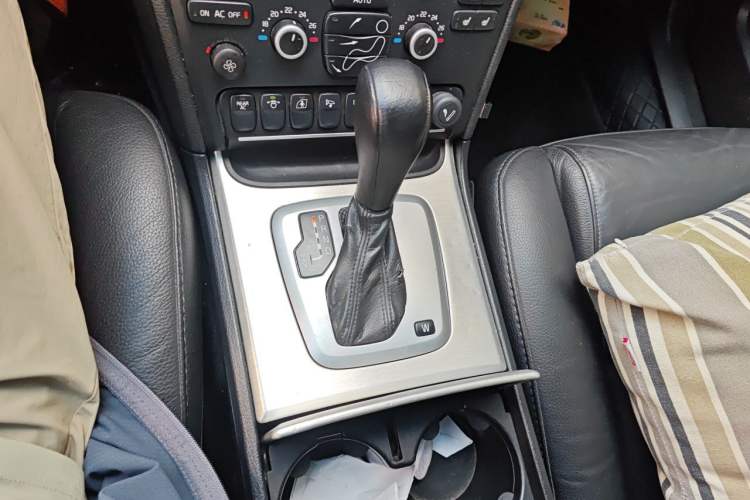 Used Volvo XC Classic 2014 T5 Luxury Edition Gear Lever