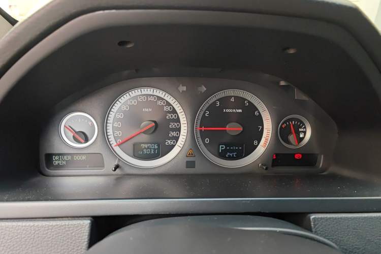 Used Volvo XC Classic 2014 T5 Luxury Edition Instrument Cluster