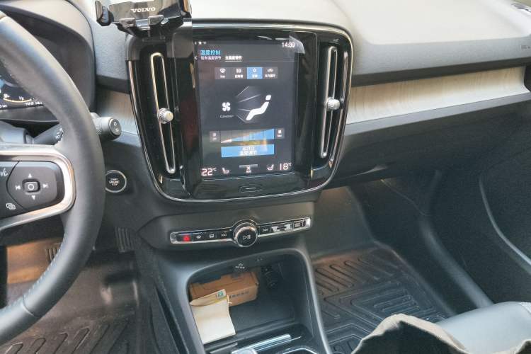 Used Volvo XC40 2021 T4 Four-Wheel Drive Smart Luxury Edition Audio And AC Panel