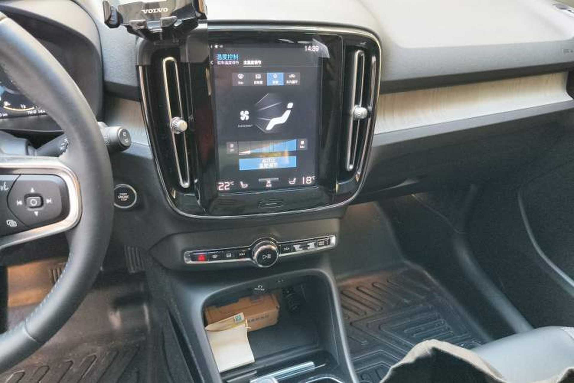 Used Volvo XC40 2021 T4 Four-Wheel Drive Smart Luxury Edition Audio And AC Panel