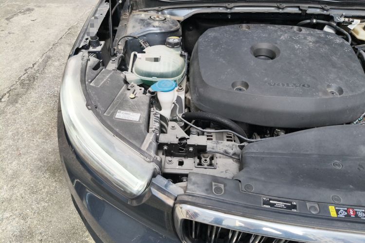 Used Volvo XC40 2021 T4 Four-Wheel Drive Smart Luxury Edition Engine Bay Right