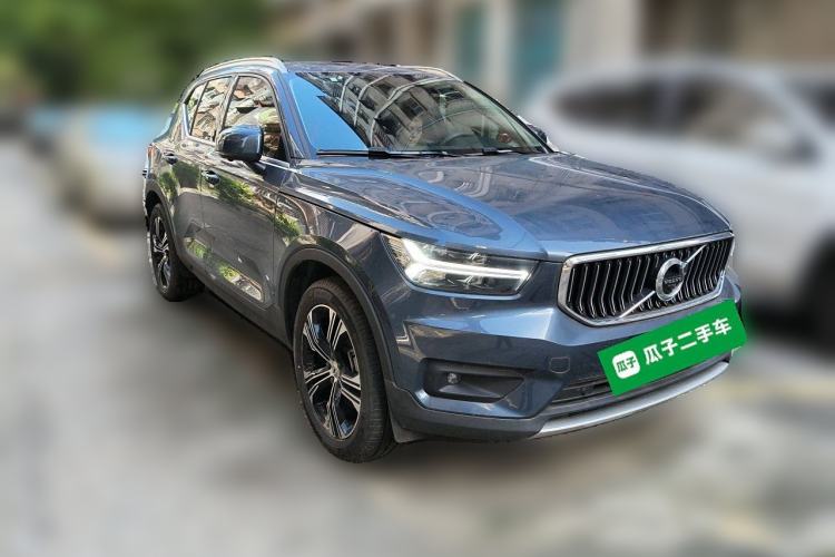 Used Volvo XC40 2021 T4 Four-Wheel Drive Smart Luxury Edition Front Right 45 Deg