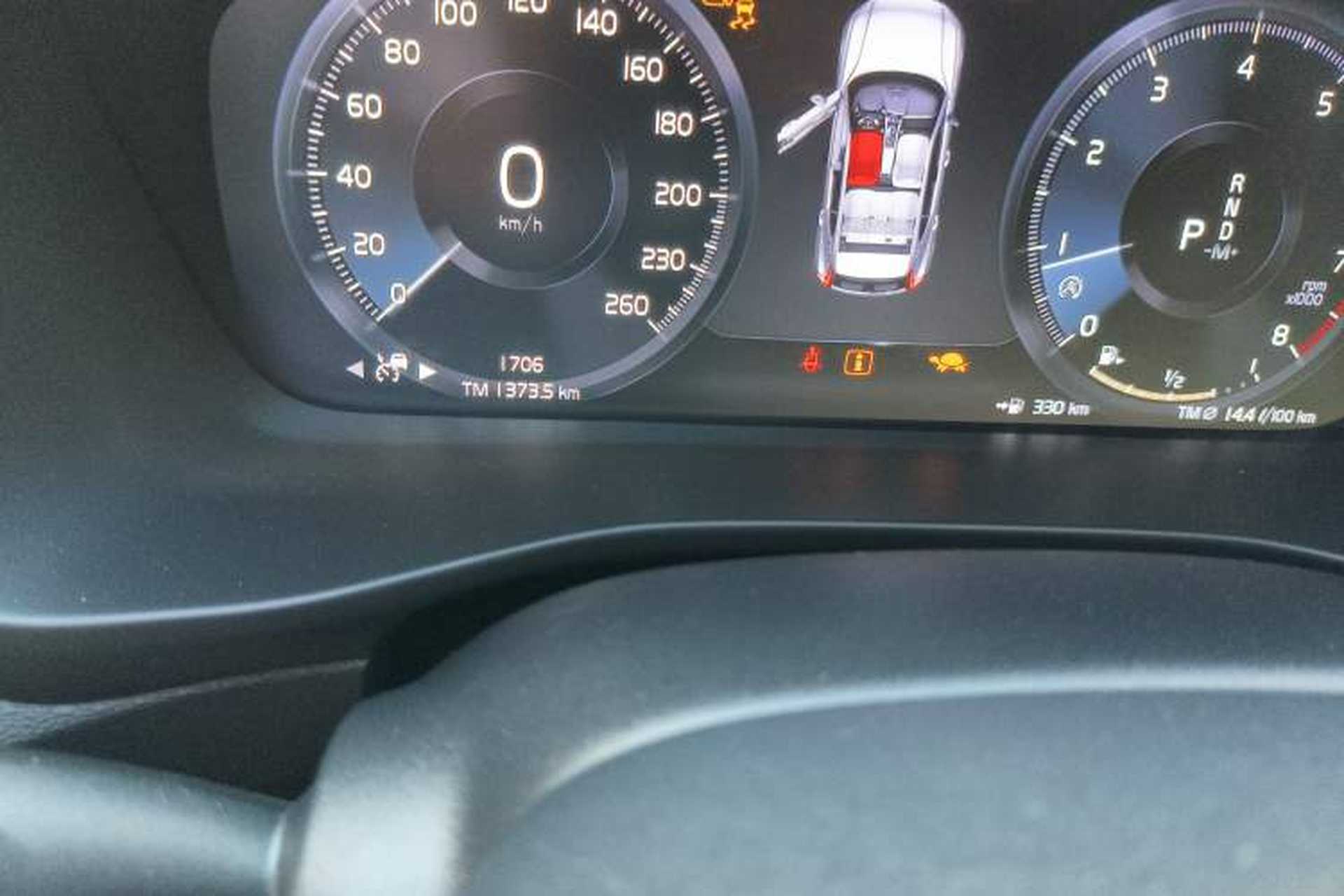 Used Volvo XC40 2021 T4 Four-Wheel Drive Smart Luxury Edition Odometer Close Up